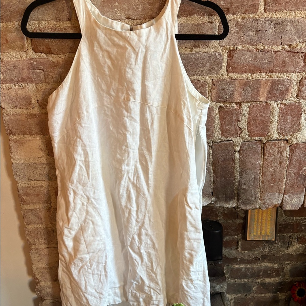 Elegant White Sleeveless Dress